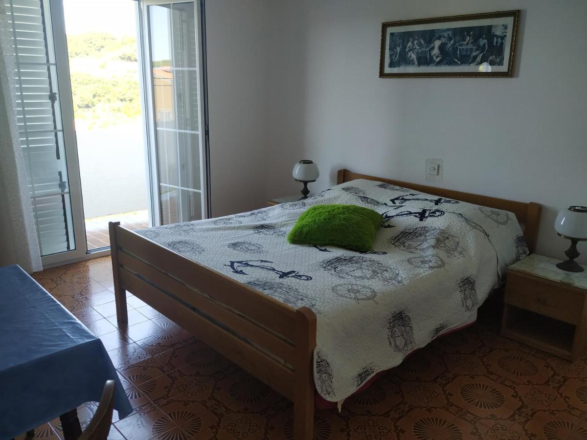 Kuca Carmen Otel Rab Town Dış mekan fotoğraf