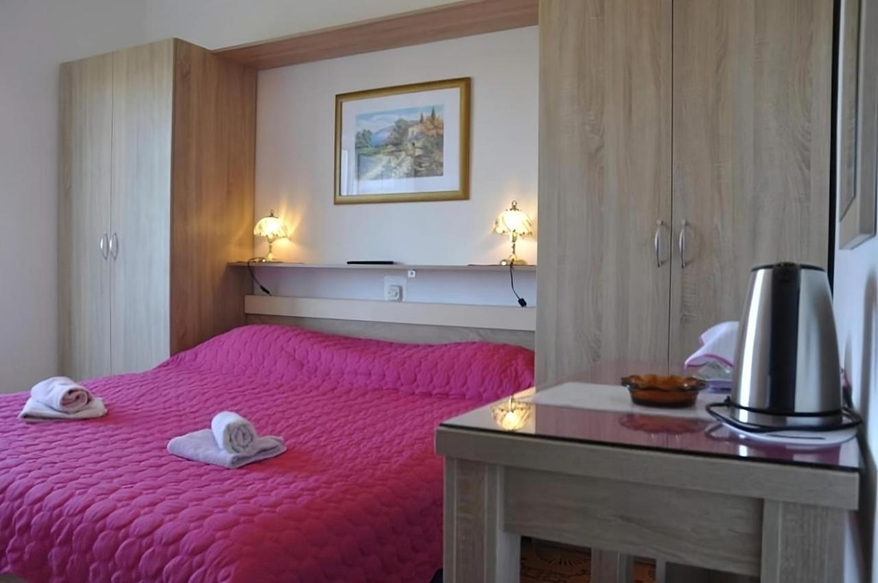 Kuca Carmen Otel Rab Town Dış mekan fotoğraf